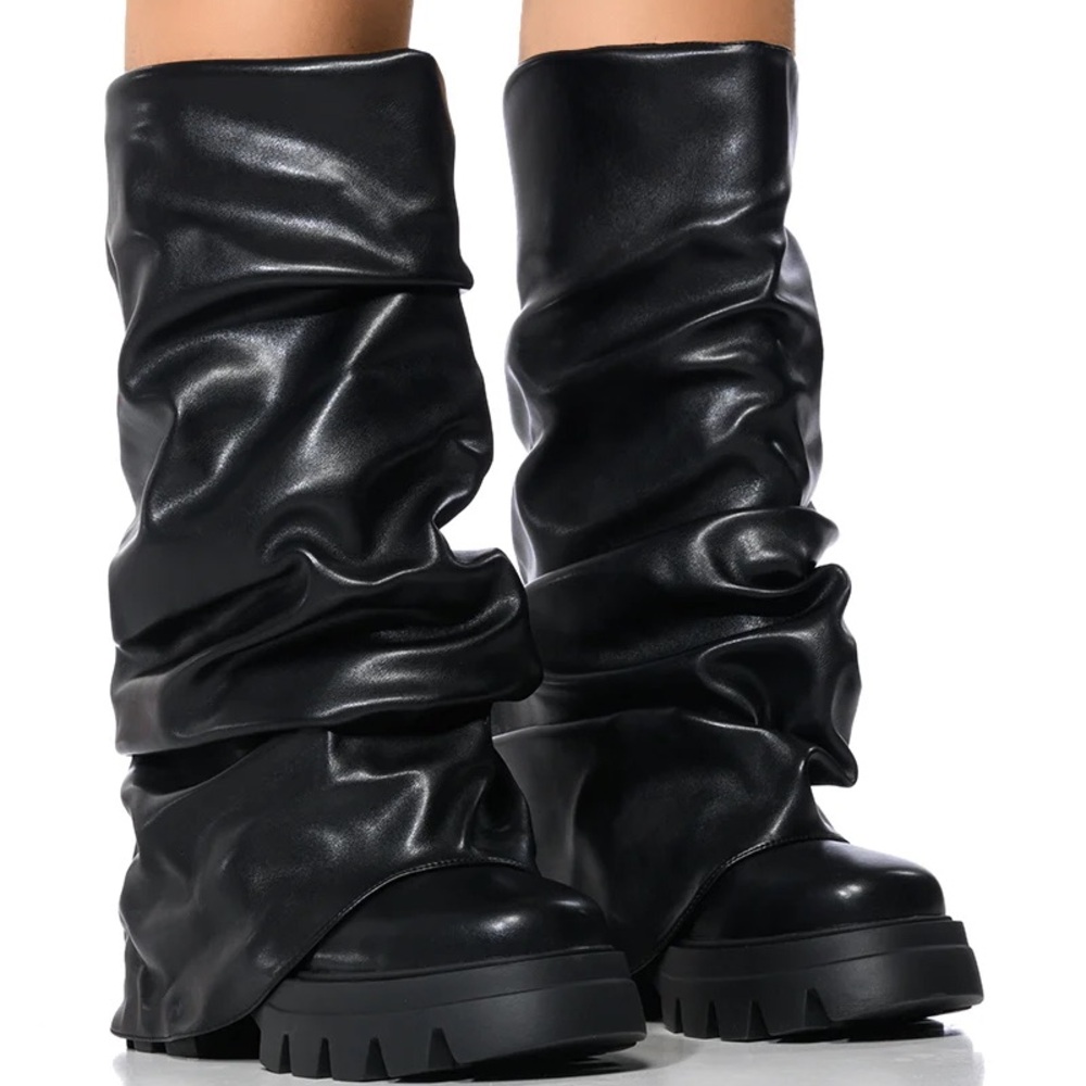 Azalea Wang Mate Black Ruched Boots